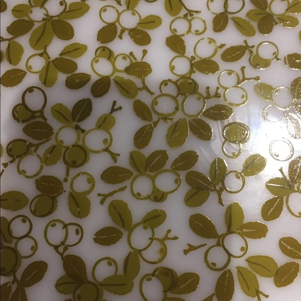Vintage Pyrex Olive Verde Casserole Dish